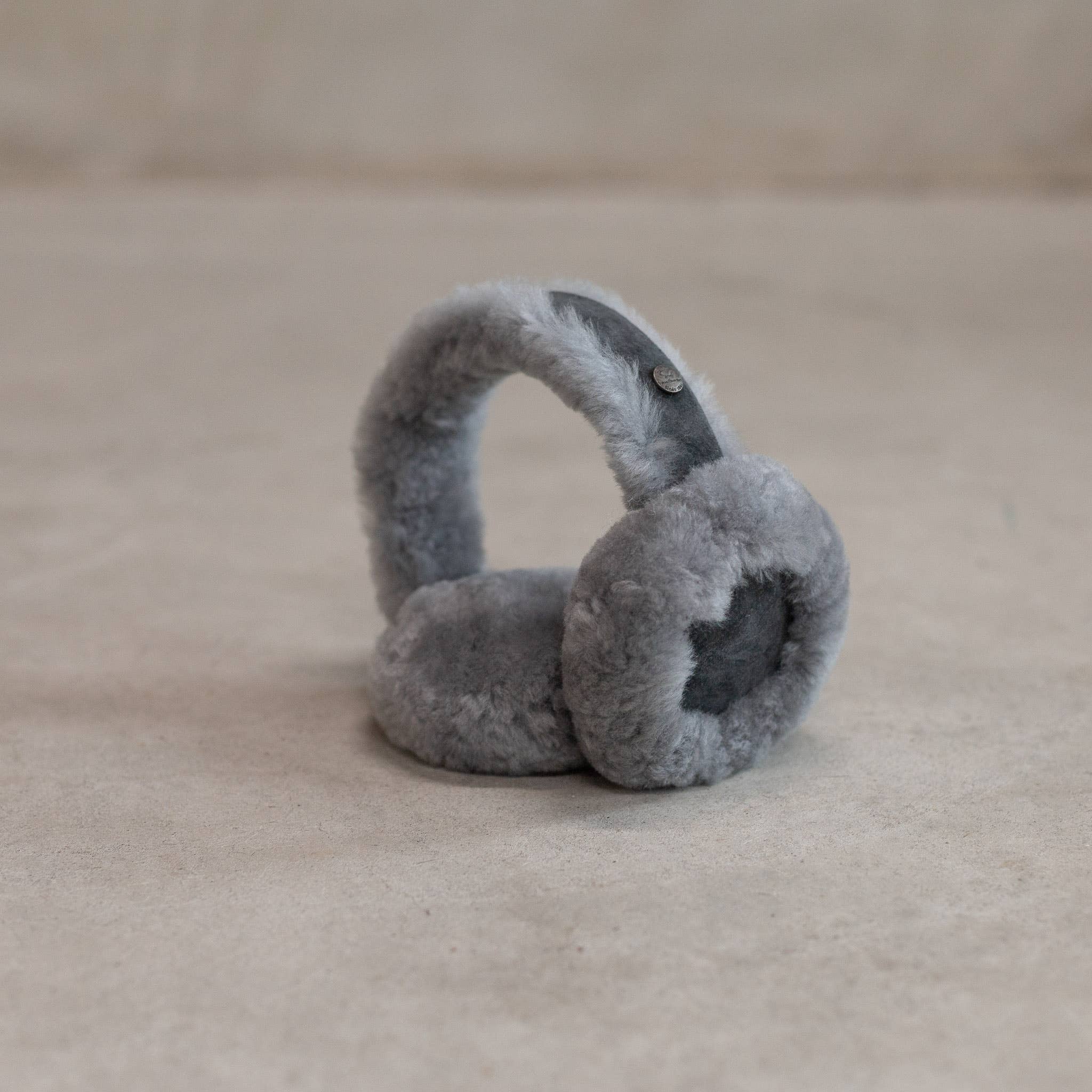 Van Buren Lammfell Ohrenschützer in Braun, Detailansicht des weichen Fells