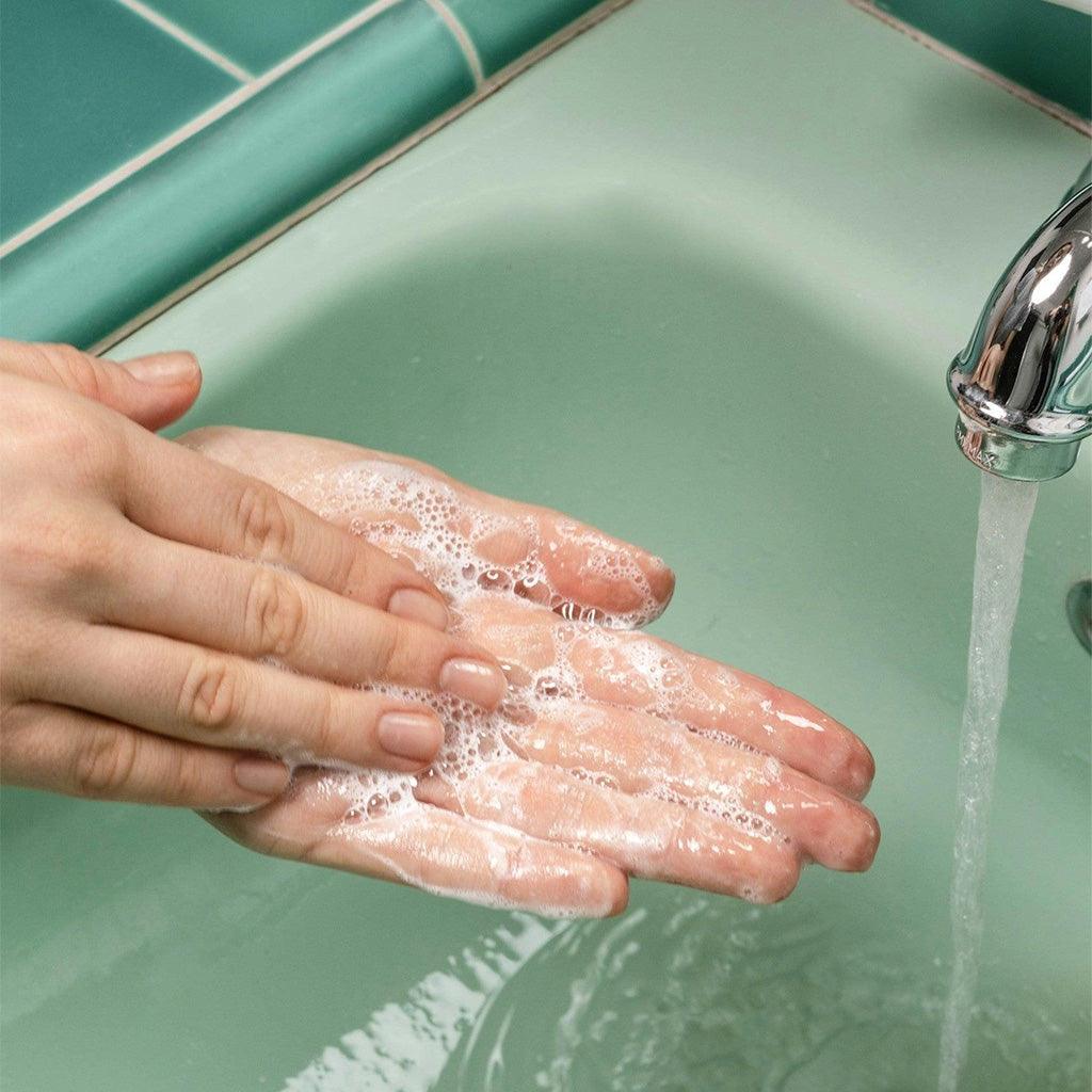 Purenin Gesichtsreiniger, Anwendung mit Wasser für sanfte Reinigung