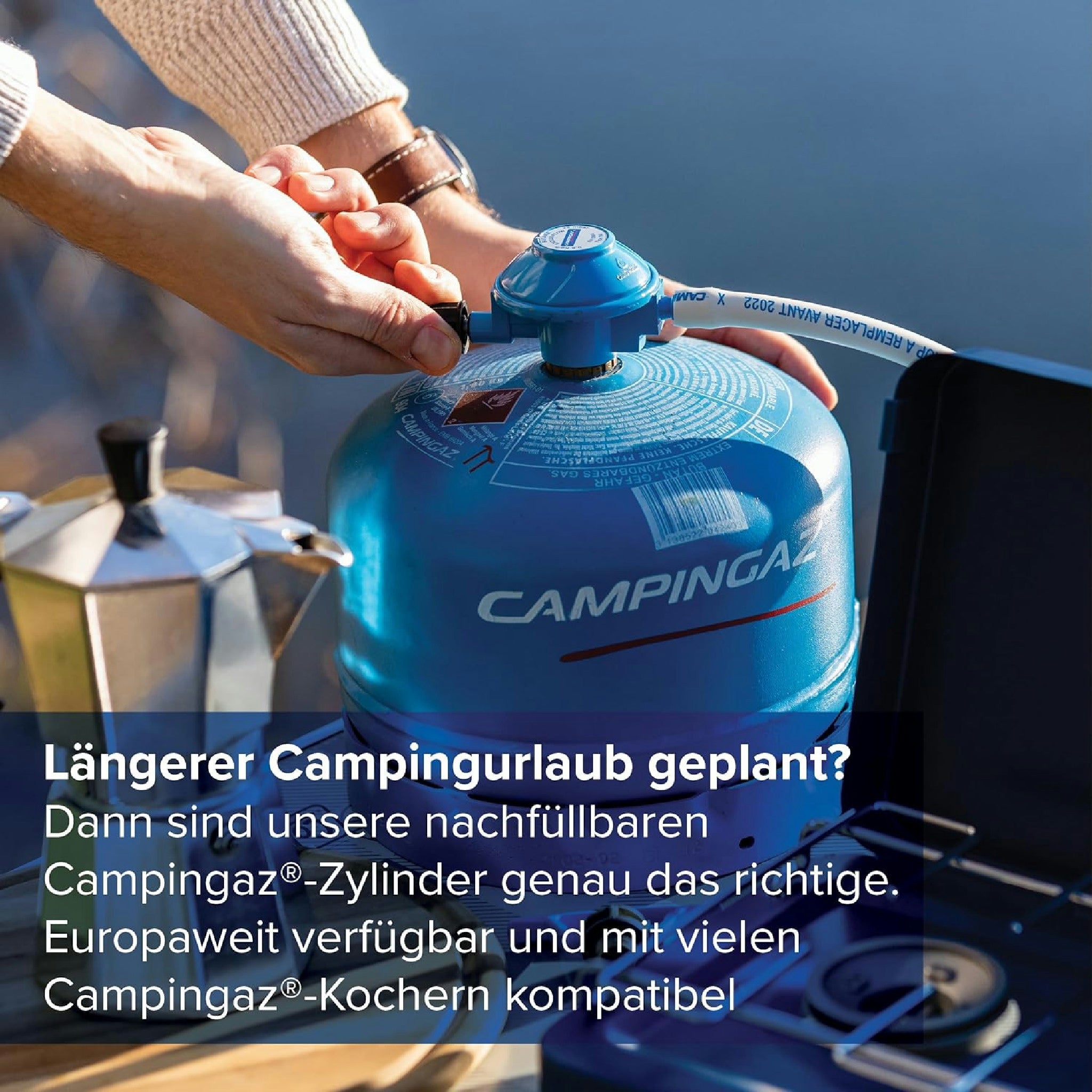 Campingaz kompakter Outdoor-/Tisch-/Gas-/Campingkocher Base Camp, 2 flammig, mit Deckel, 3.200 Watt, Blau Hauptansicht