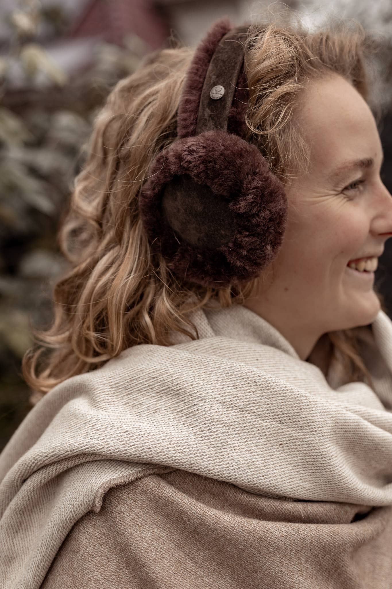 Van Buren Lammfell Ohrenschützer in Braun, elegante Form und hochwertiges Material