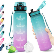 KollyKolla Trinkflasche 1 Liter, Kohlensäure Geeignet, Sport Trinkflasche mit Zeitmarkierungen, BPA-Frei, Sportflasche Auslaufsicher, Wasserflasche für Kinder, Erwachsener, Schule, Gym, Büro, Fahrrad Hauptansicht