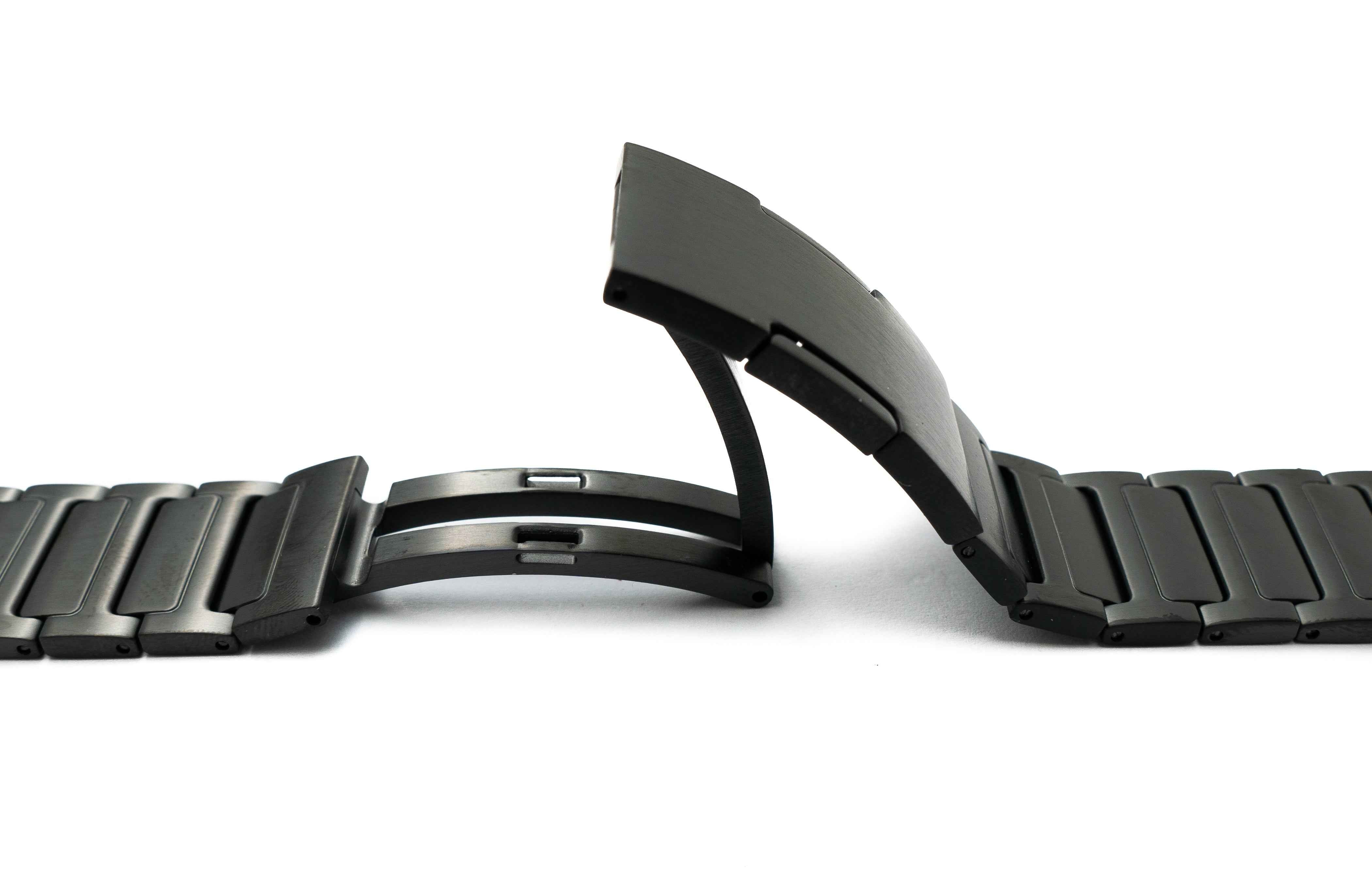 SYSTEM-S Armband 22 mm aus Titan mit Faltschließe für Huawei Smartwatch in Schwarz