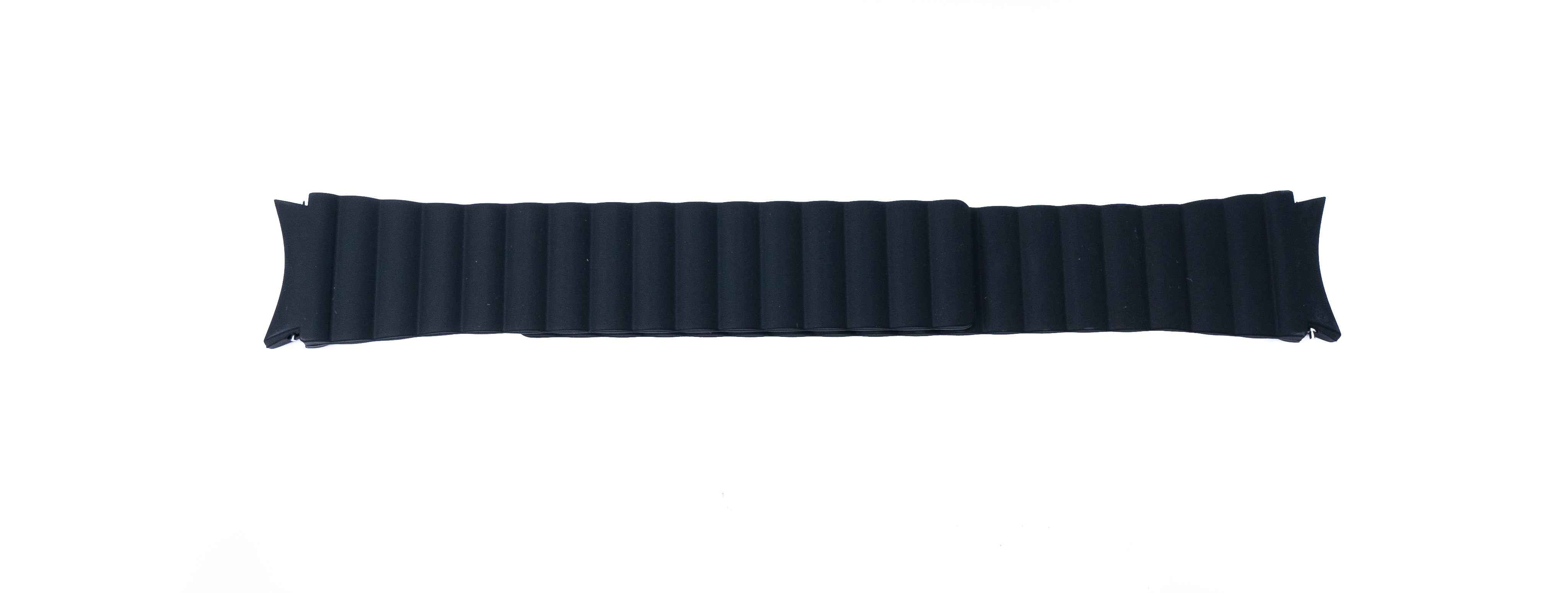 SYSTEM-S Armband 20 mm aus Silikon magnetisch für Samsung Galaxy Watch 5 4 in Schwarz