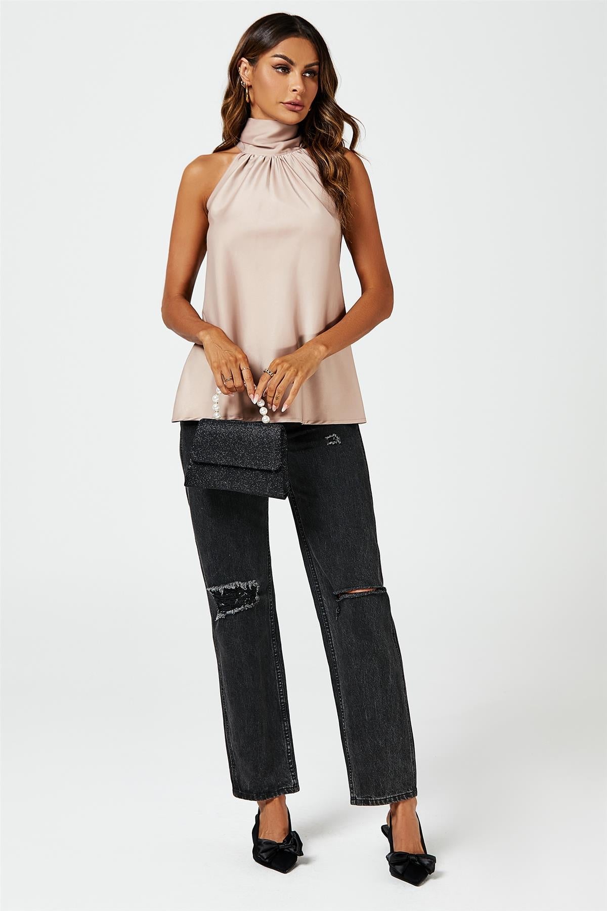 Rückenansicht des Zeus Satin Halterneck Tops in Hellbraun