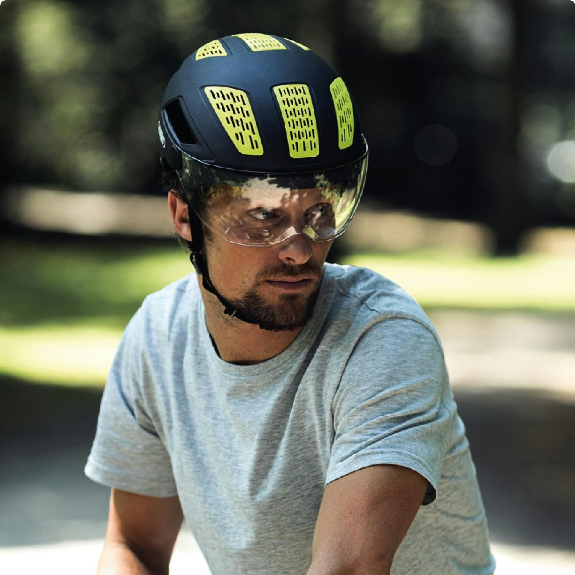 ABUS Stadthelm Hyban 2.0 ACE - Fahrradhelm mit Visier, Licht und ABS-Hartschale - für Damen und Herren - Weiß, Größe M​ Hauptansicht