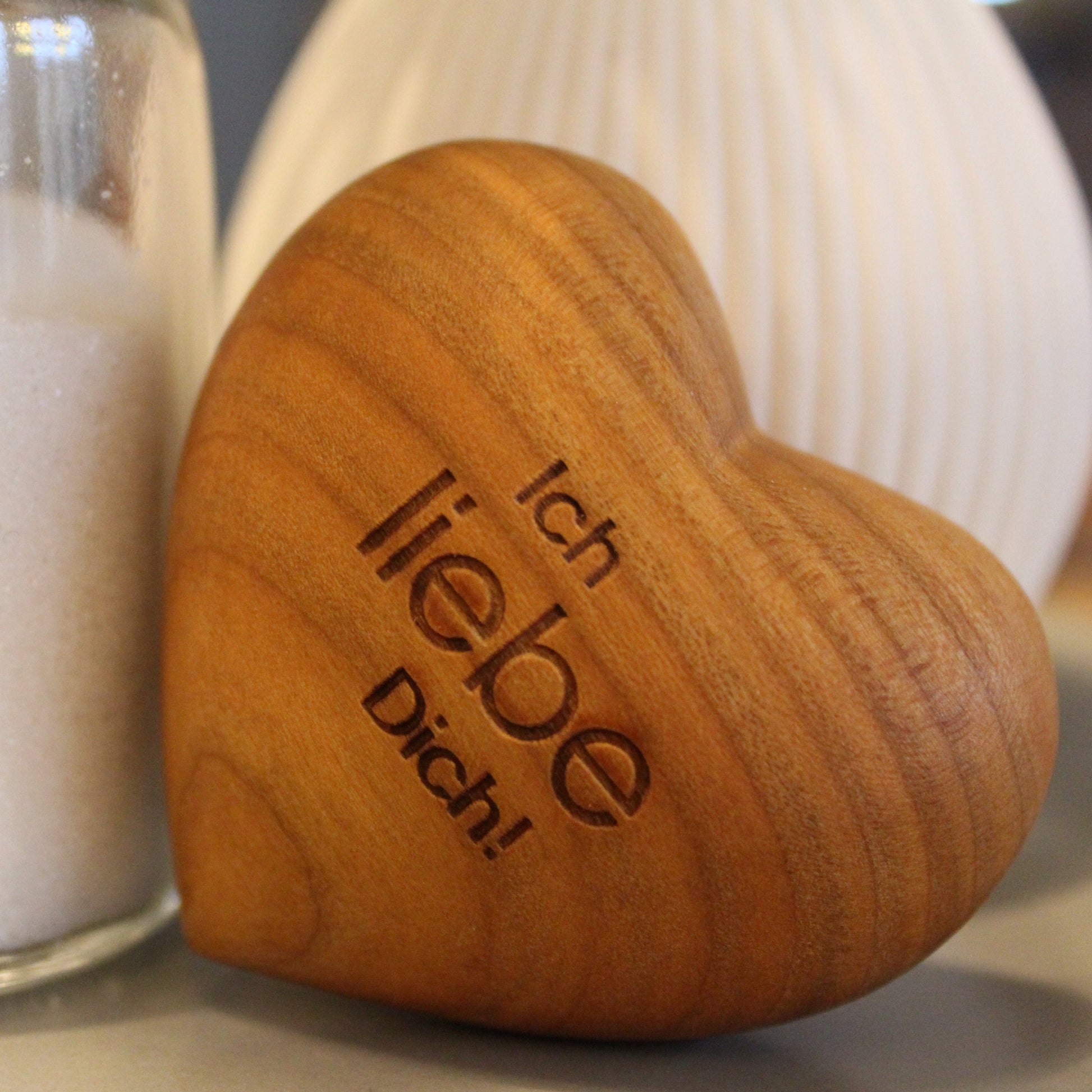 Thankgoods Holzherz hellbraun, ideales Geschenk für Liebende