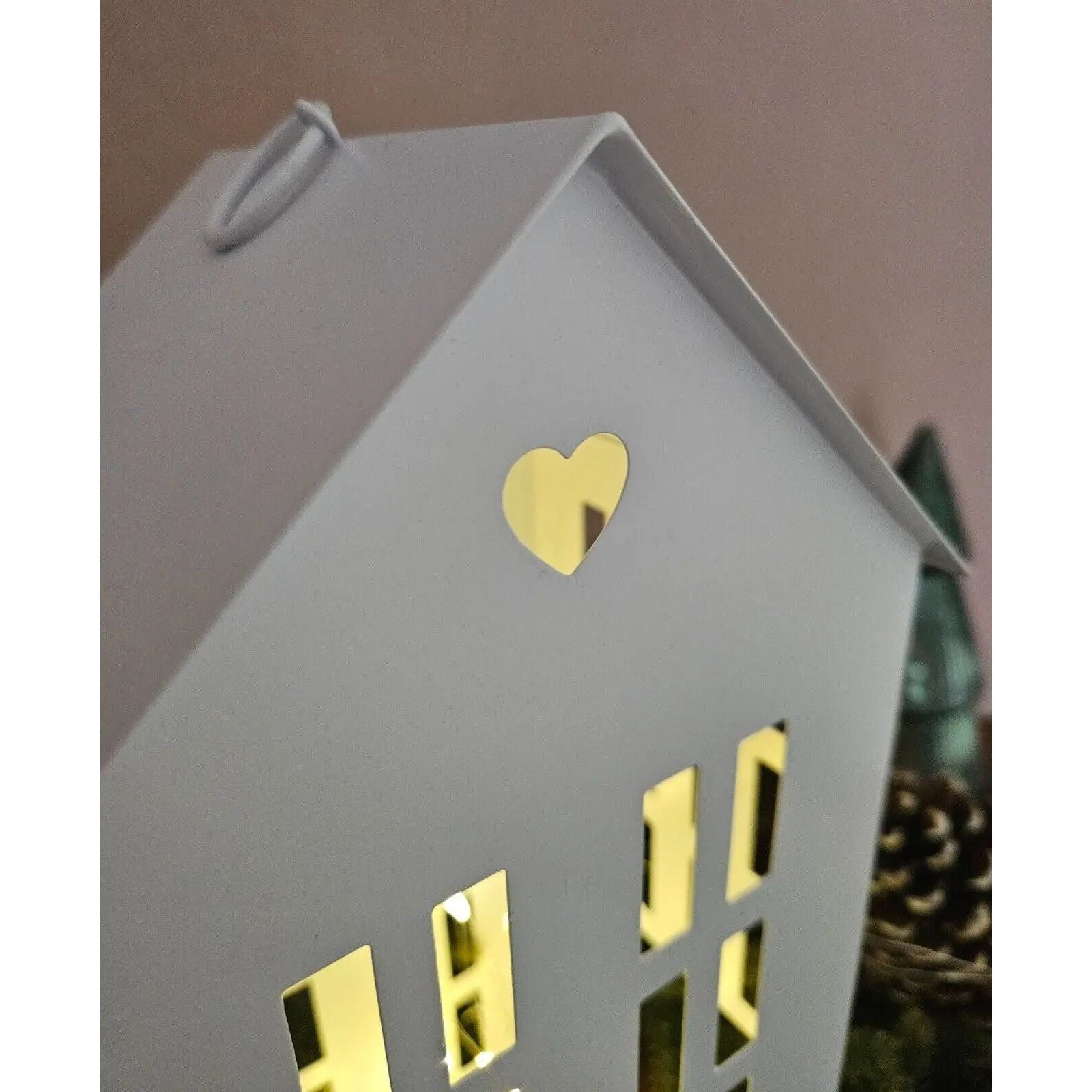 Detaillierte Ansicht des weißen Laternenhauses aus Metall im 3er Set