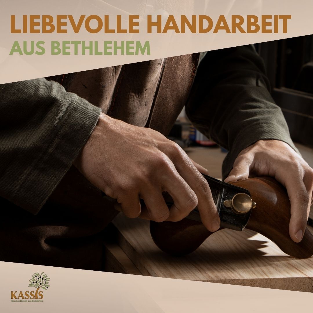 Eierständer Hase aus Olivenholz von Zeus, stilvolle Deko für Ostertage