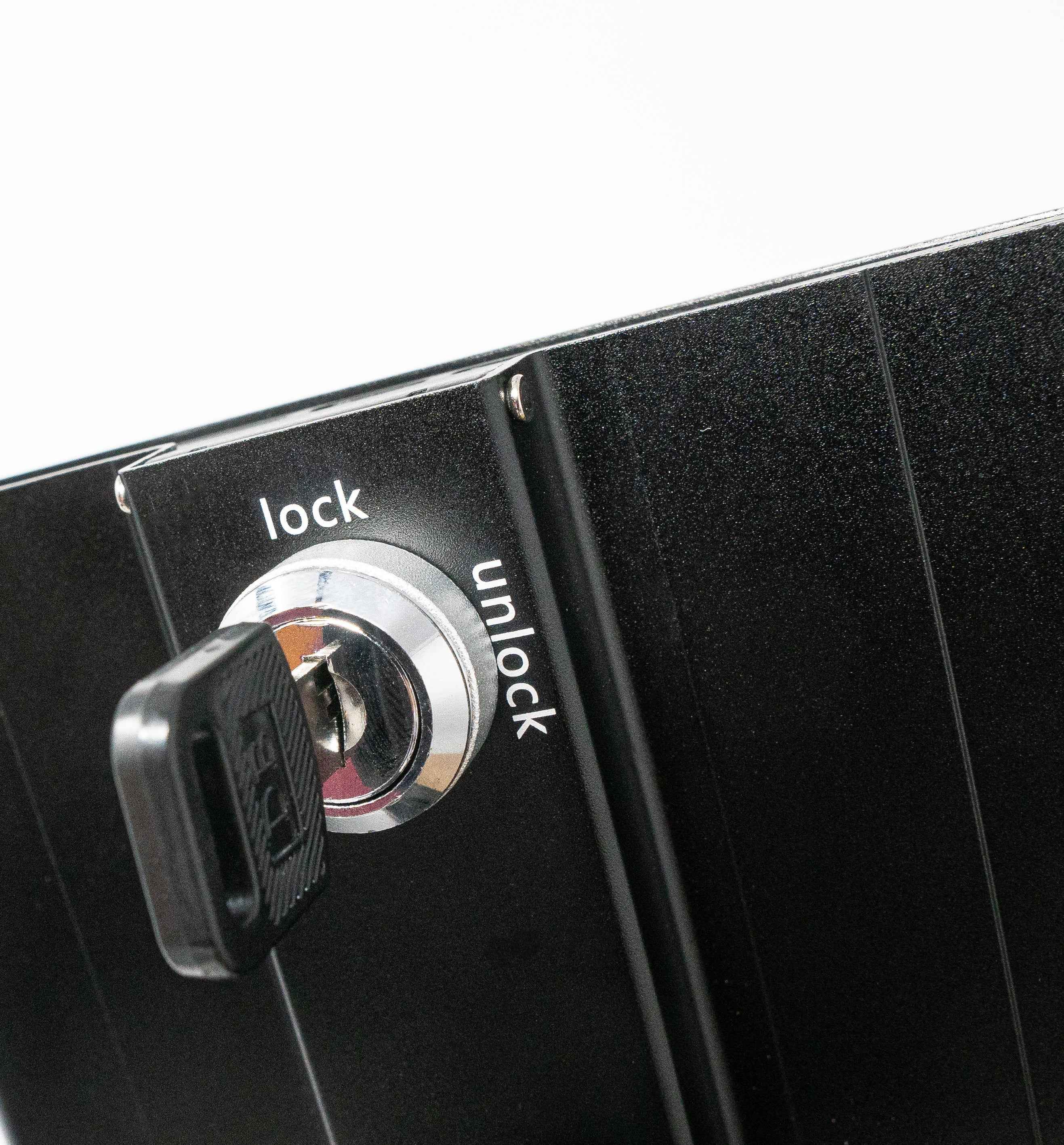SYSTEM-S Tischständer Dual 360° Halterung abschließbar für iPad Mini in Schwarz