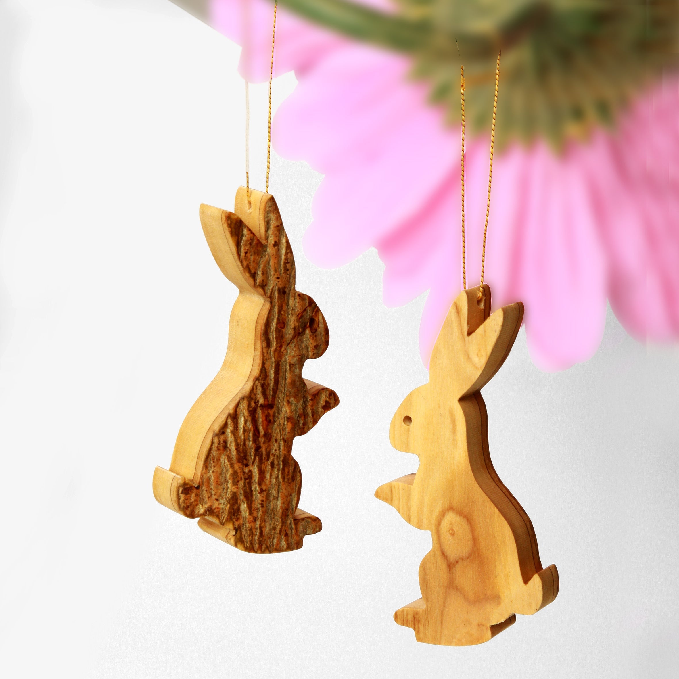 Zeus Osterdeko Anhänger Osterhase aus Olivenholz mit Rinde, naturfarben