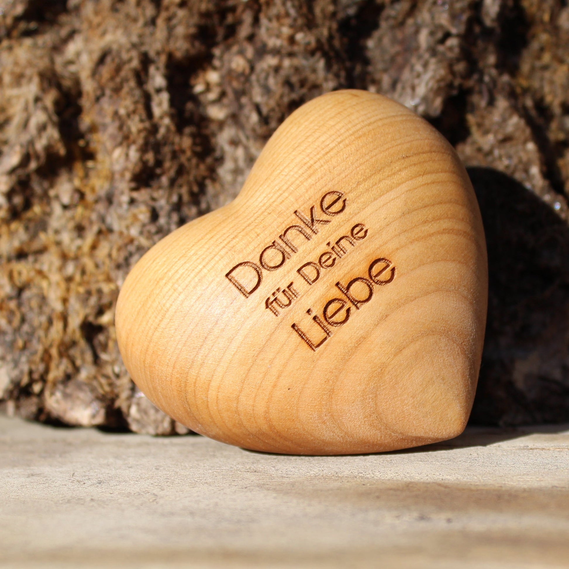 Thankgoods Holzherz in natur, ideales Geschenk für Liebende