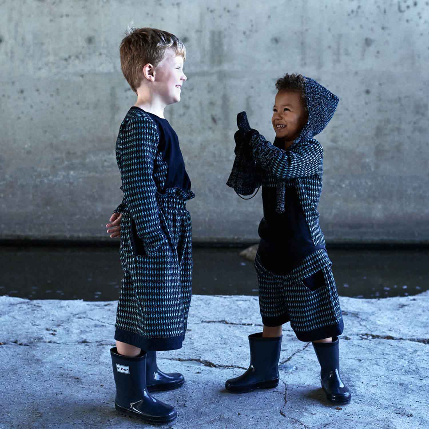 Knitted Black Gloves-1