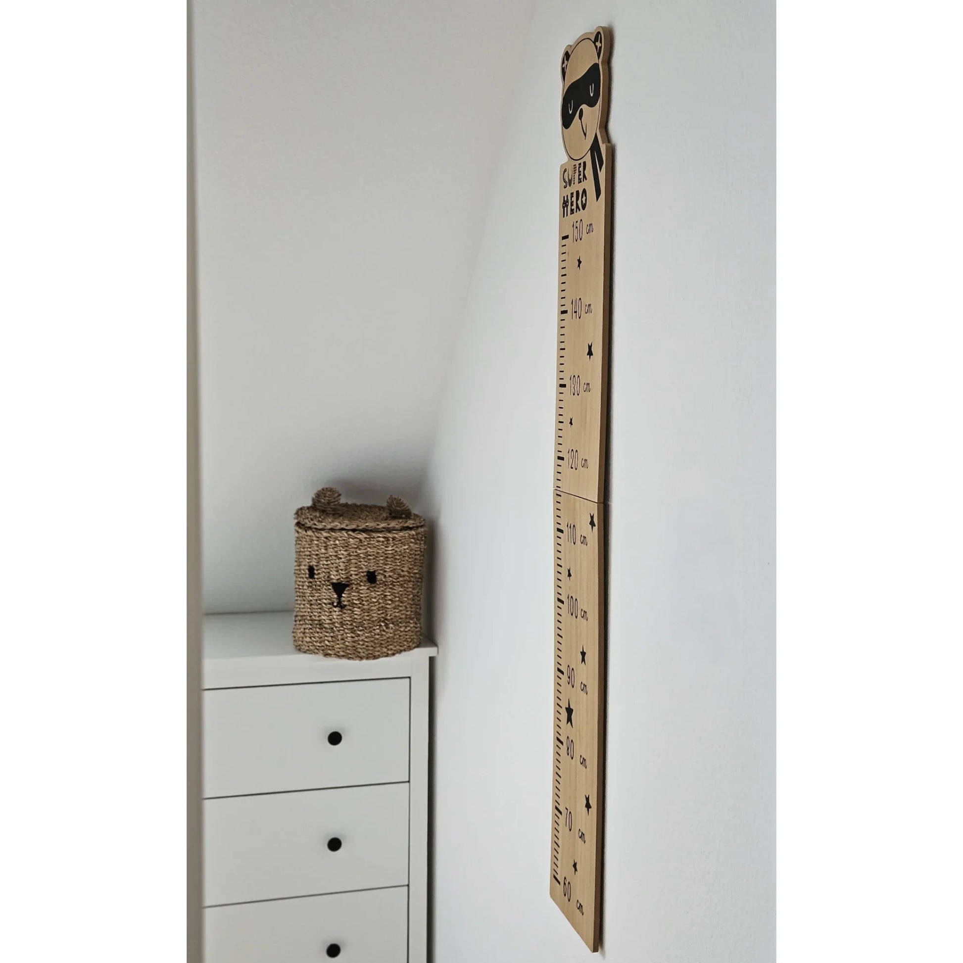 Detailansicht der PandaBär Messlatte, Holz, mit bunten Motiven