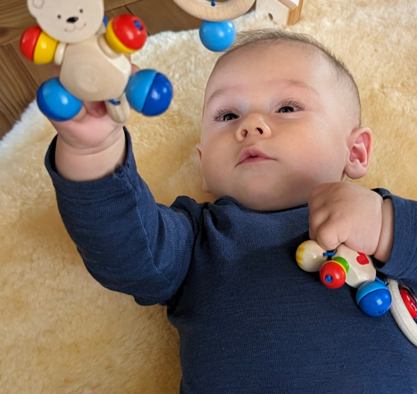 LEuLI Spielbogen mit abnehmbaren Spielzeugen und weichem Untergrund