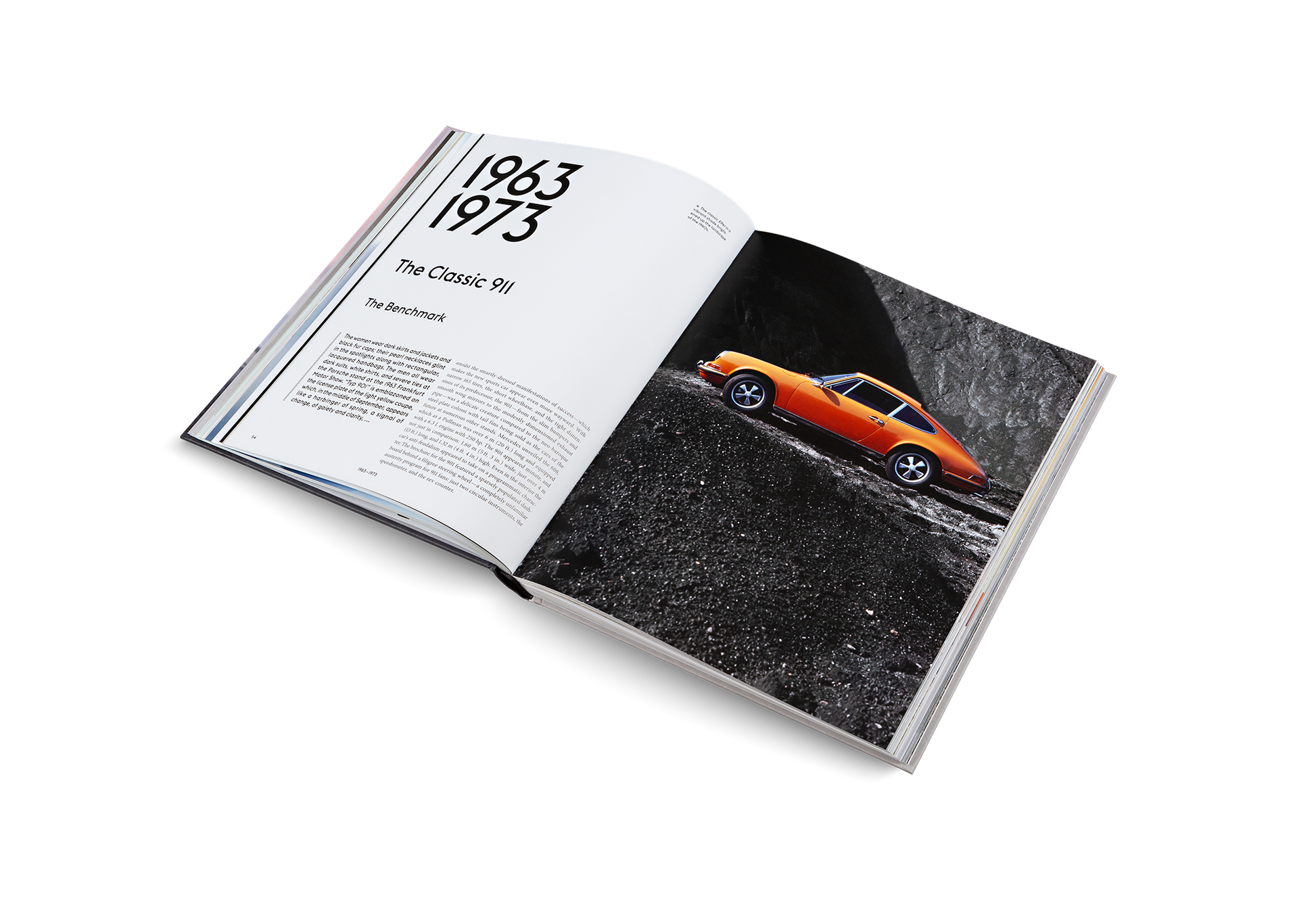 Porsche 911 in Schwarz mit geschwungenen Linien und sportlichen Akzenten