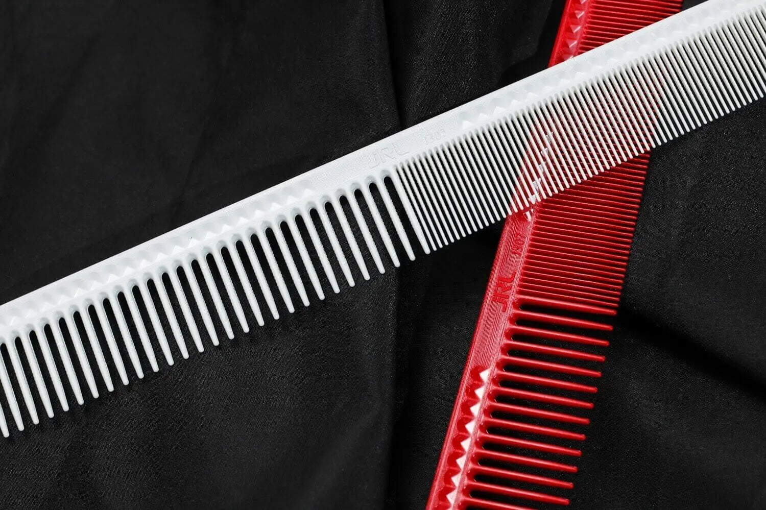 JRL Cutting Comb 7.3" in Schwarz, ergonomisches Design für Friseure