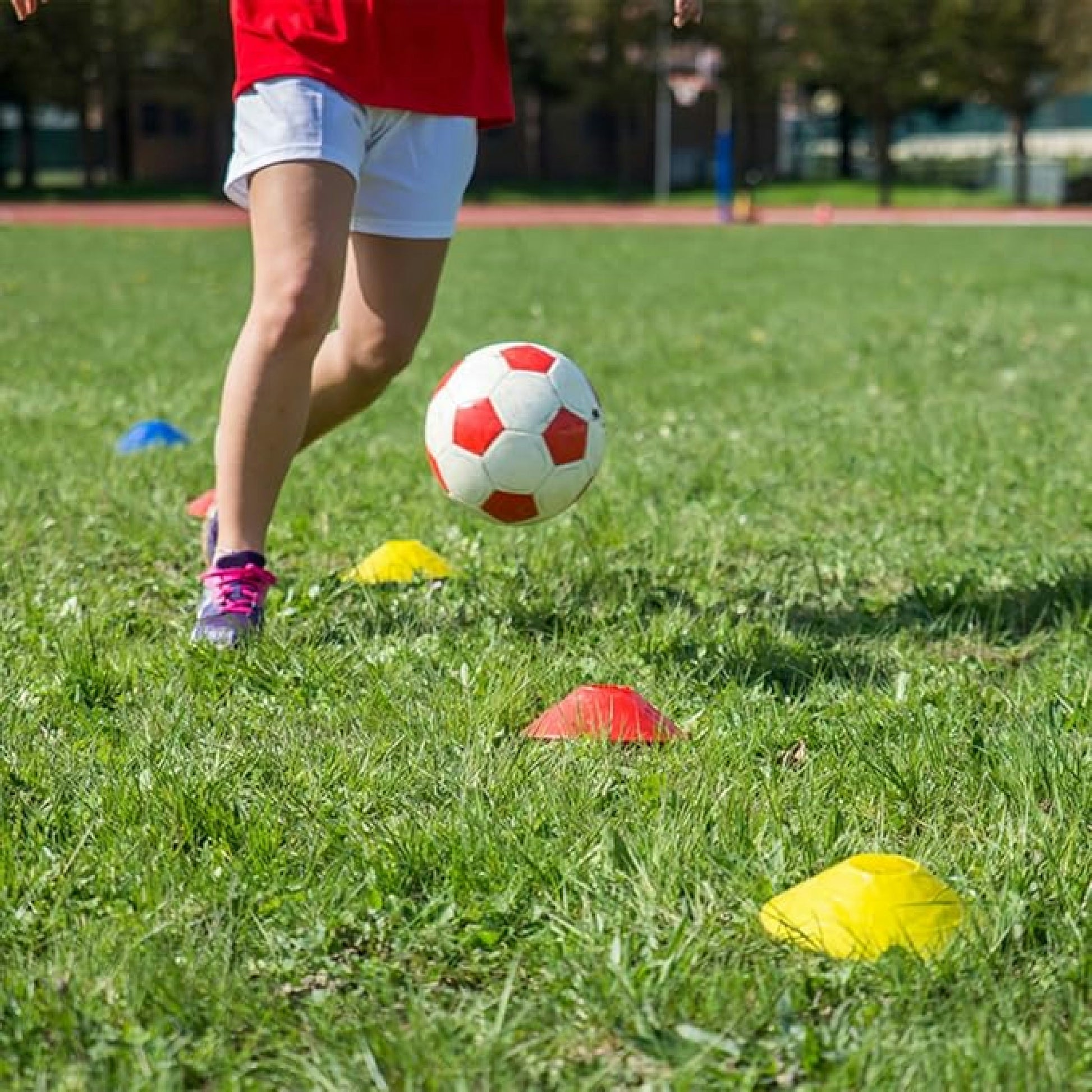 Fousenuk Lot de 20 Plots de Marquage pour Football Cône, 5 Couleurs Plots Sport avec Sac en Filet, Disques d'Entraînement, Cones de Sport pour Délimitation Entraînement Football Hauptansicht