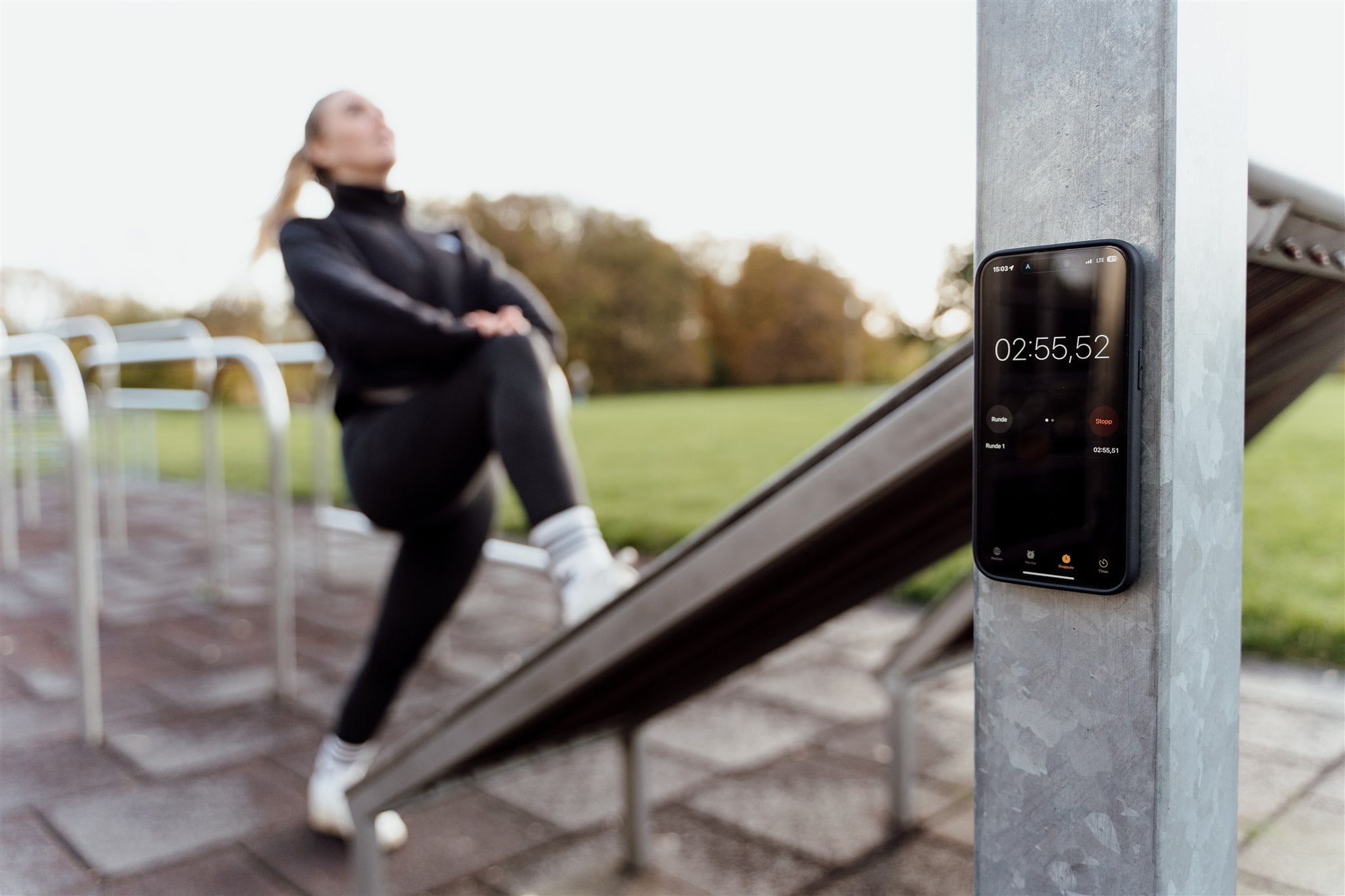 FESCHD Adapterplatte in Schwarz, Montageansicht zur einfachen Installation