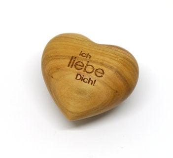 Thankgoods Holzherz natur mit der Aufschrift 'Ich liebe Dich'
