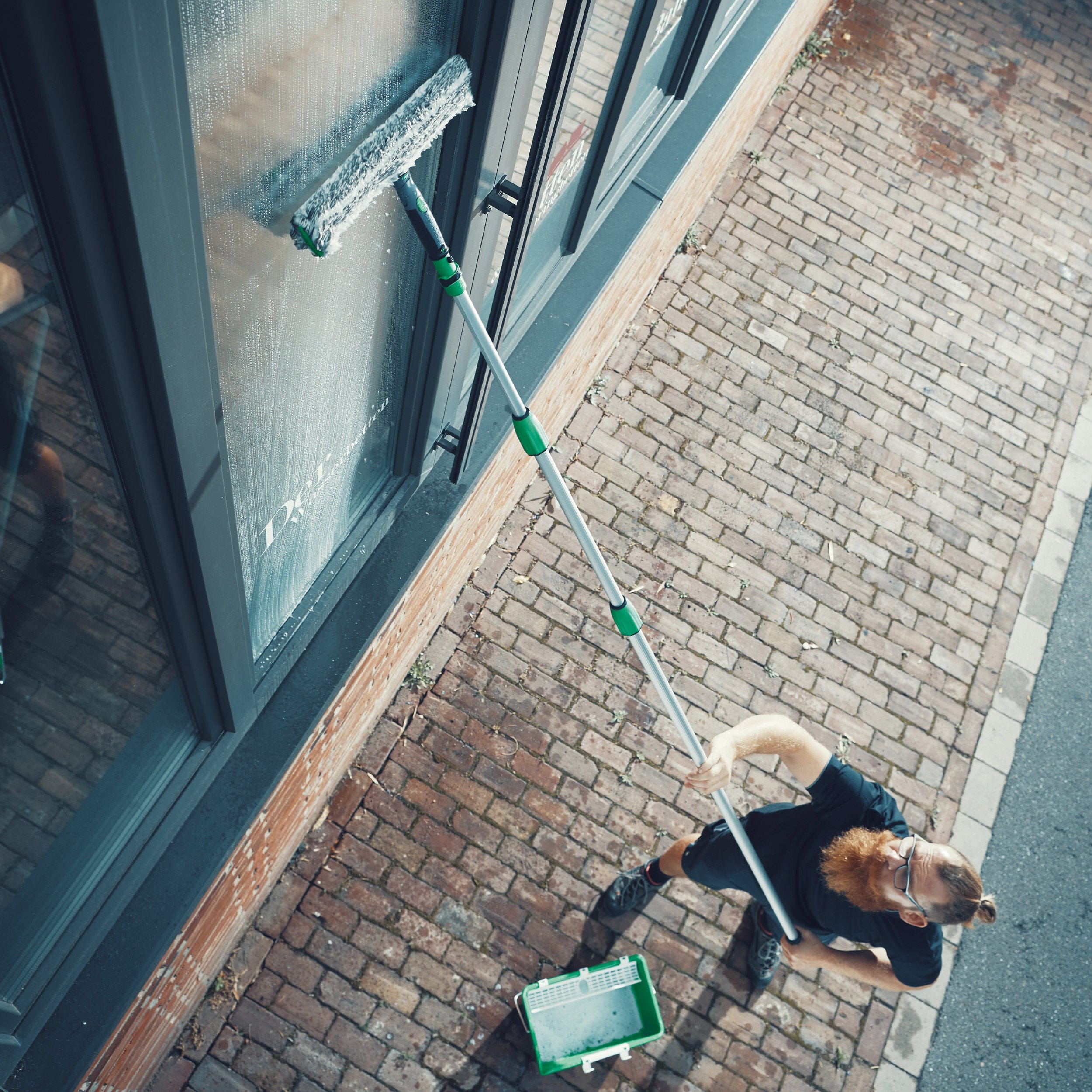 UNGER OptiLoc Teleskopstange, 3-teilig, für professionelle Reinigungsergebnisse